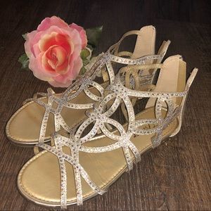 Flat sandal